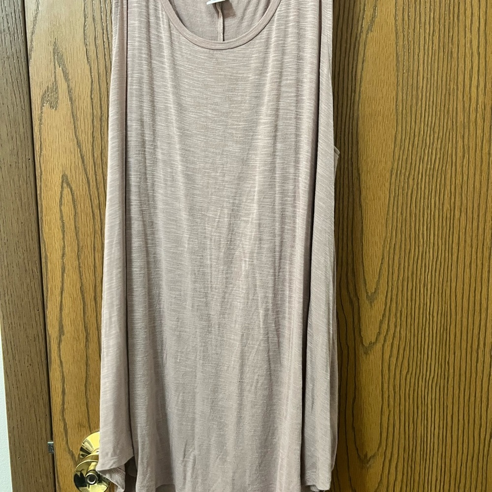 Tanks - Picture 2 of 3